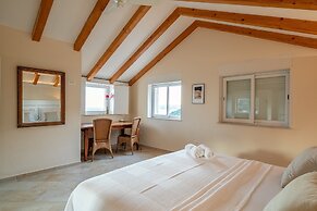 Stone Houses Dingač