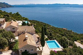 Stone Houses Dingač