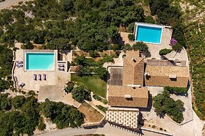 Stone Houses Dingač