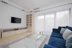 Nad Brzegiem Wisły Warszawa by Renters