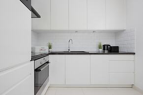 Nad Brzegiem Wisły Warszawa by Renters