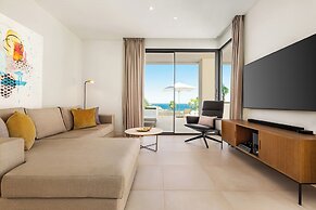 Seaview Residence with pool