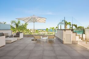 Seaview Residence with pool