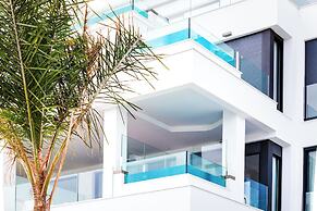 Seaview Residence with pool