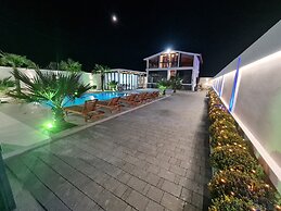 La Mirage Group Villas