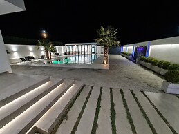 La Mirage Group Villas