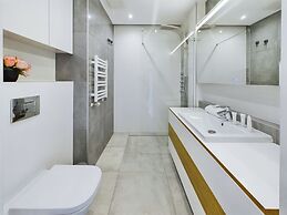 Apartment With Parking Gdynia by Renters