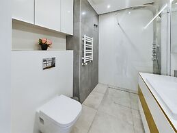 Apartment With Parking Gdynia by Renters