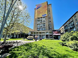 Tower Old City Apartment