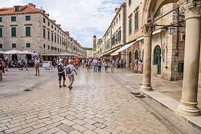 Apartment Maru Prestige