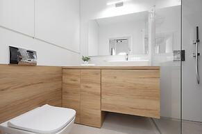 Green Apartment with Parking by Renters