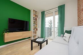 Green Apartment with Parking by Renters