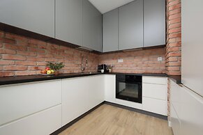 Green Apartment with Parking by Renters