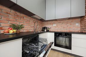 Green Apartment with Parking by Renters