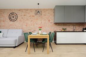 Green Apartment with Parking by Renters