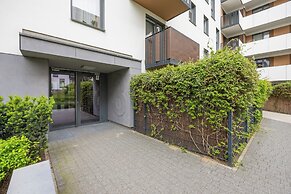 Green Apartment with Parking by Renters