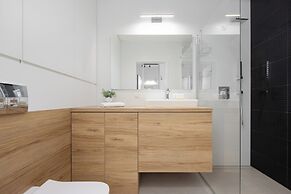 Green Apartment with Parking by Renters