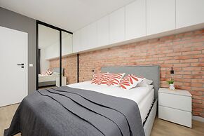 Green Apartment with Parking by Renters