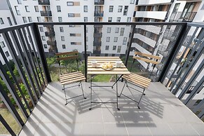 Green Apartment with Parking by Renters
