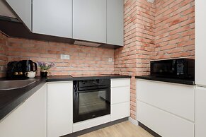 Green Apartment with Parking by Renters