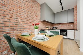 Green Apartment with Parking by Renters