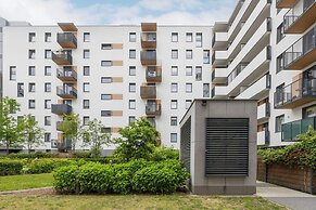 Green Apartment with Parking by Renters