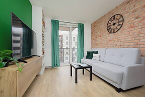 Green Apartment with Parking by Renters