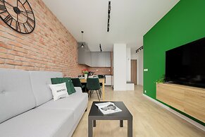 Green Apartment with Parking by Renters