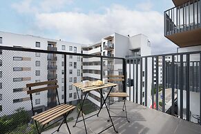 Green Apartment with Parking by Renters