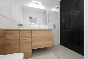 Green Apartment with Parking by Renters