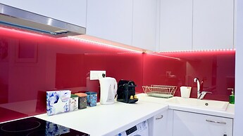 Central Bright Apt in Athens near Metro