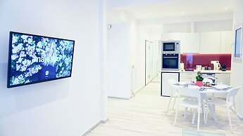 Central Bright Apt in Athens near Metro