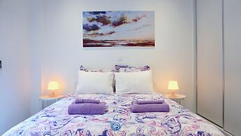 Central Bright Apt in Athens near Metro