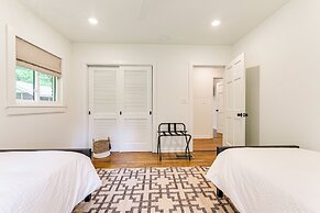 Palmetto Cottage w/ Fire Pit, Game Table + More!