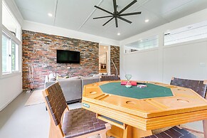 Palmetto Cottage w/ Fire Pit, Game Table + More!