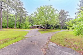 Palmetto Cottage w/ Fire Pit, Game Table + More!