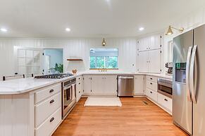 Palmetto Cottage w/ Fire Pit, Game Table + More!