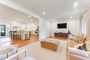 Palmetto Cottage w/ Fire Pit, Game Table + More!