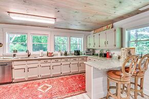 Mountain Escape w/ Gas Grill Near Lake Burton!