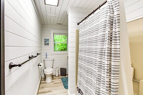 Mountain Escape w/ Gas Grill Near Lake Burton!