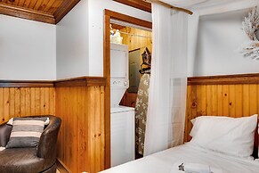 Waterfront Romulus Getaway w/ Private Dock!