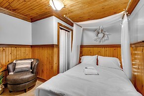 Waterfront Romulus Getaway w/ Private Dock!