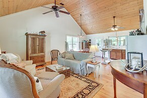 Charming Lawley Cottage: Deck, Fire Pit & Yard!