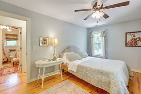 Charming Lawley Cottage: Deck, Fire Pit & Yard!