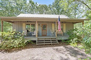 Charming Lawley Cottage: Deck, Fire Pit & Yard!