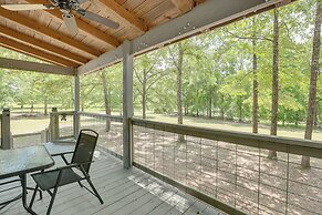 Charming Lawley Cottage: Deck, Fire Pit & Yard!