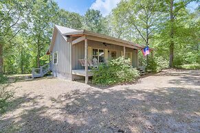 Charming Lawley Cottage: Deck, Fire Pit & Yard!