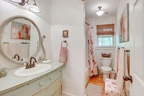 Charming Lawley Cottage: Deck, Fire Pit & Yard!