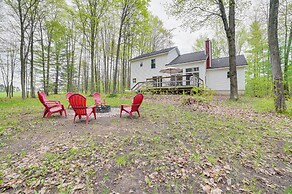 Pet-friendly Kalkaska Home ~ 19 Mi to Torch Lake!