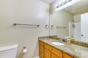 Hike, Golf & Ski: Family Home in South Jordan